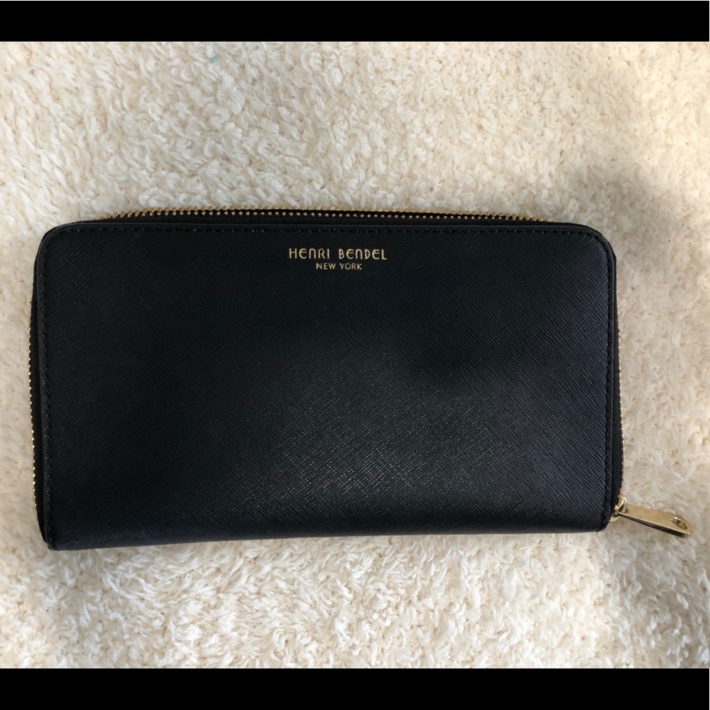 Henri Bendel W 57th XL Zip Around Wallet